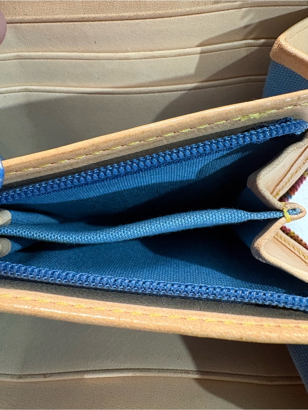 Dooney & Bourke Navy Pebbled Leather Tote/Vintage D&B rainbow pattern 2-FER EUC - Picture 7 of 8